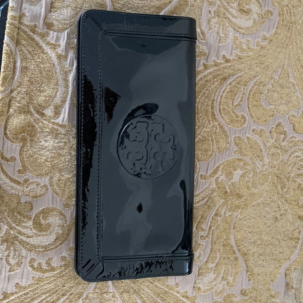 Tory wallet and clutch